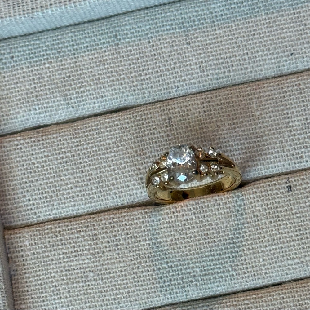 Gold Ring - Picture 8 of 11